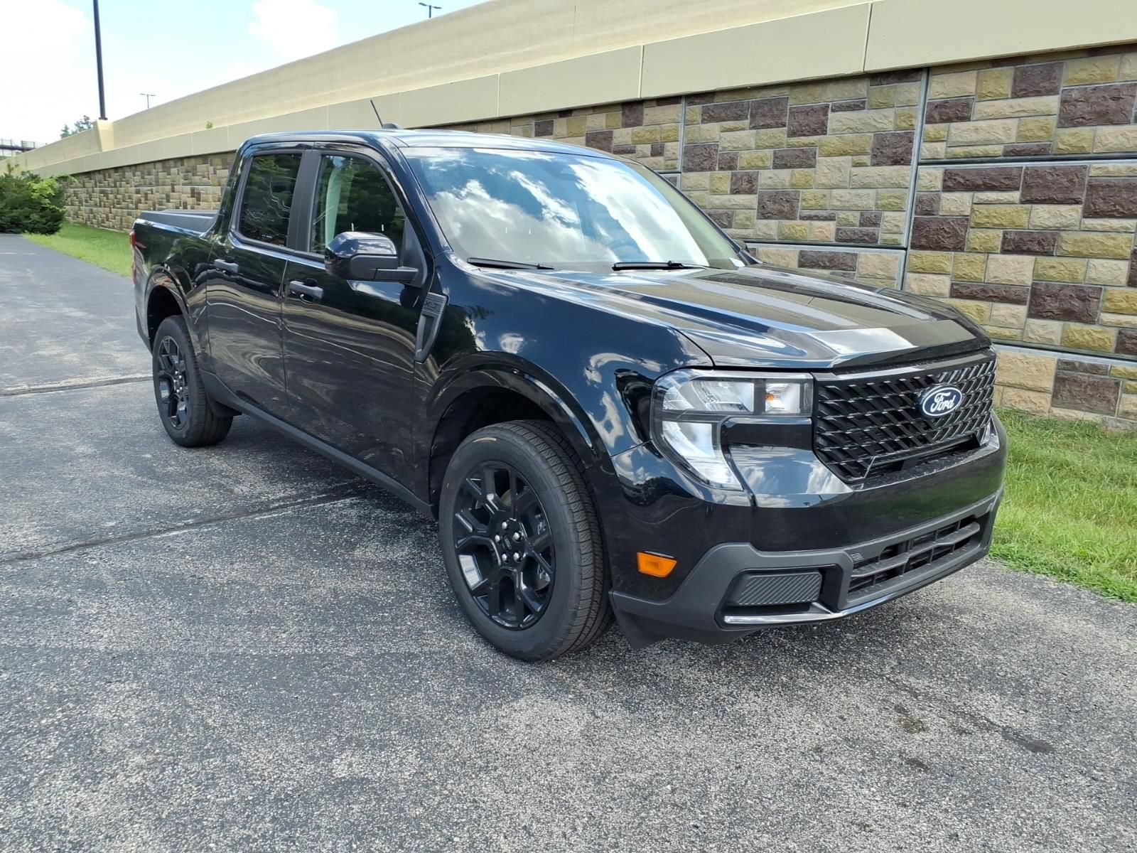 New 2026 Ford Maverick XLT w/ Equipment Group 301A AWD/4WD image 2