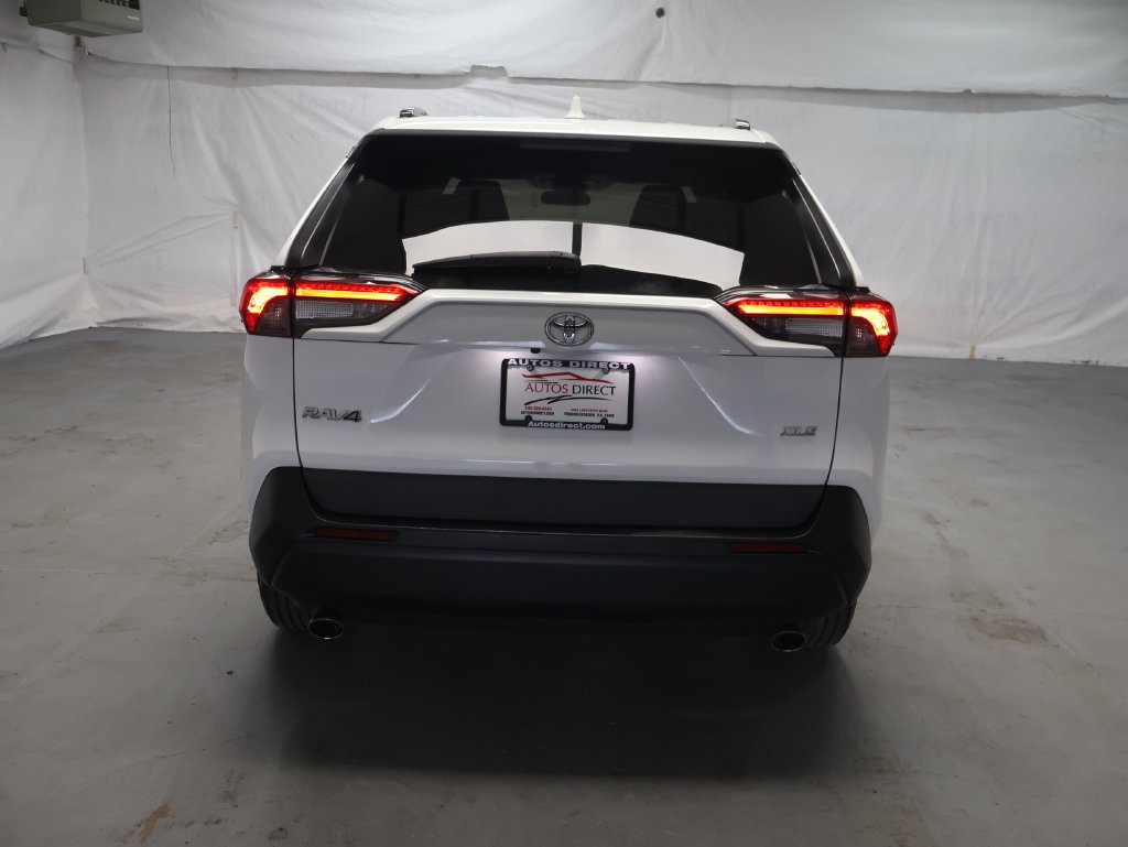 Used 2021 Toyota RAV4 XLE w/ Convenience Package FWD image 6