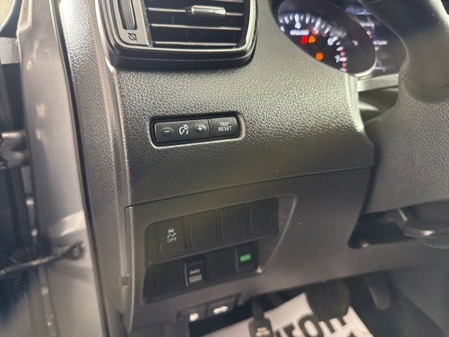 Used 2018 Nissan Rogue Sport SV image 15