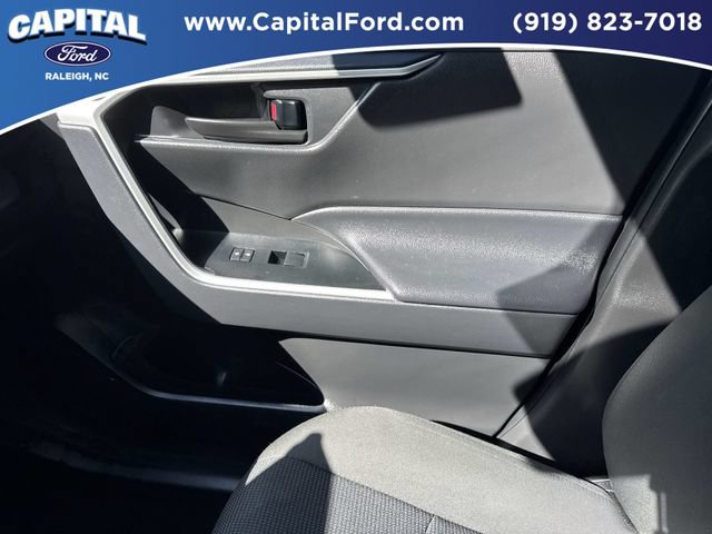 Used 2025 Toyota RAV4 LE AWD/4WD image 28