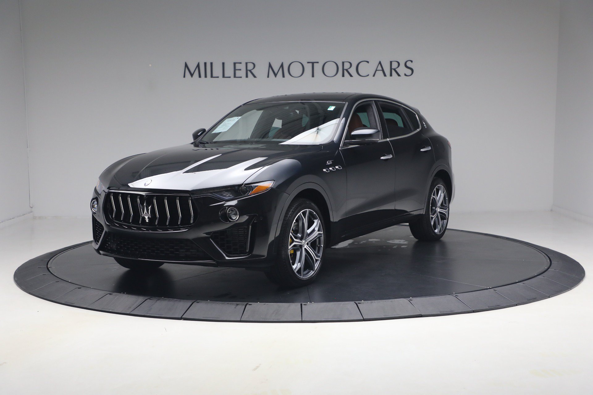 Certified 2022 Maserati Levante GT AWD/4WD image 2