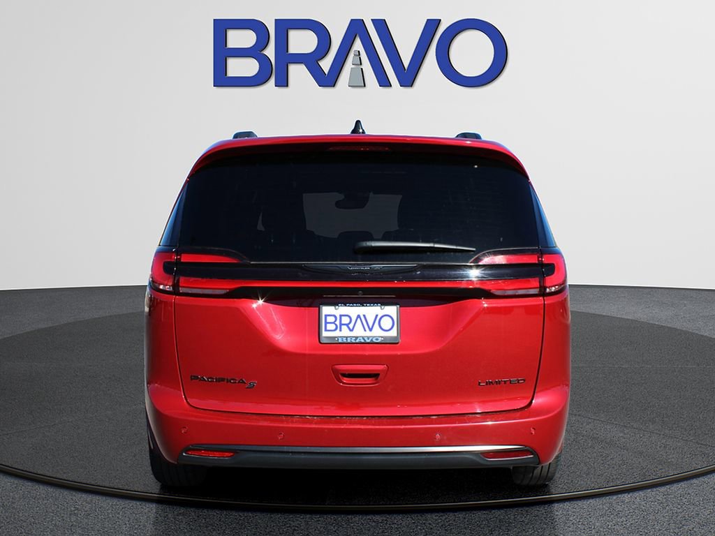 Used 2025 Chrysler Pacifica Limited image 6