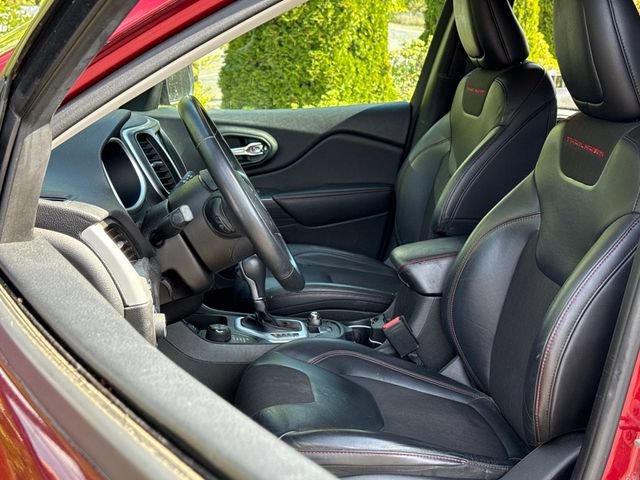 Used 2015 Jeep Cherokee Trailhawk AWD/4WD image 14