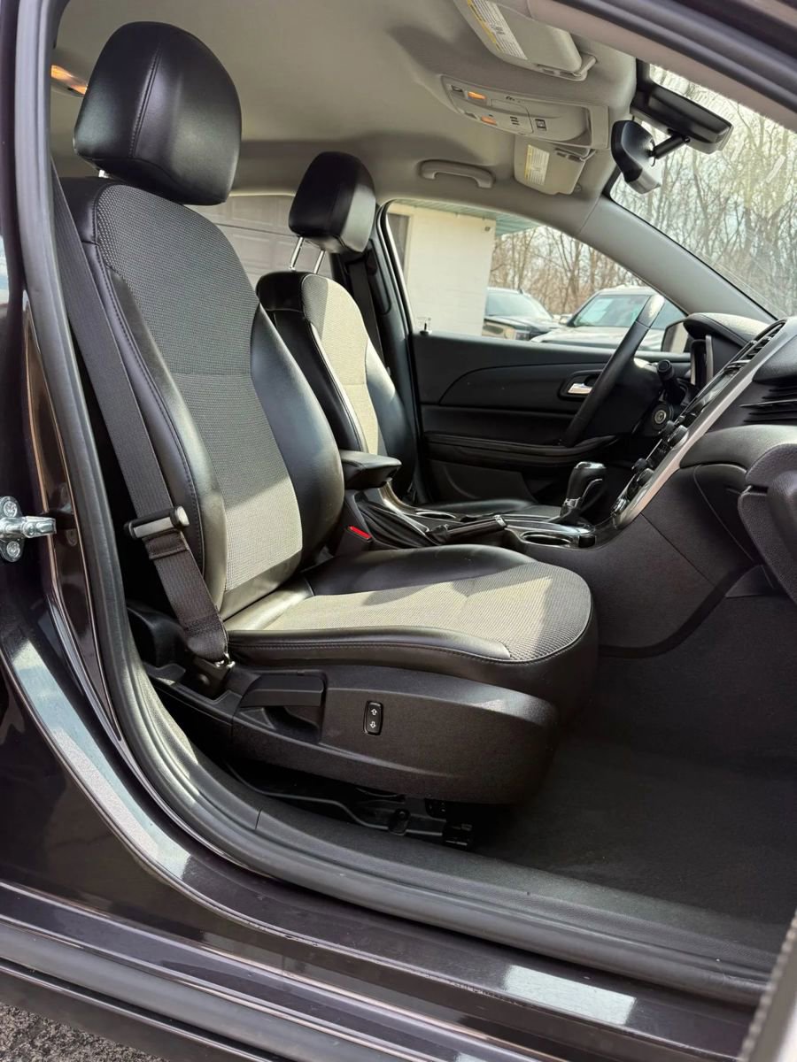 Used 2015 Chevrolet Malibu LT w/ Power Convenience Package FWD image 17