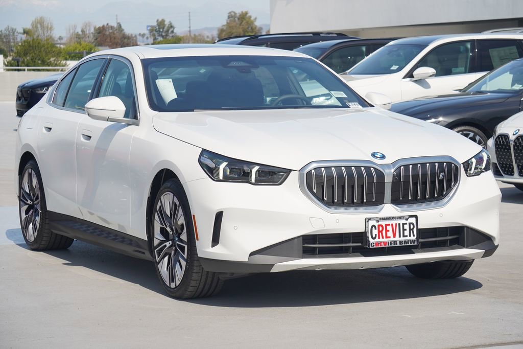 Used 2025 BMW i5 xDrive40 w/ Premium Package image 3