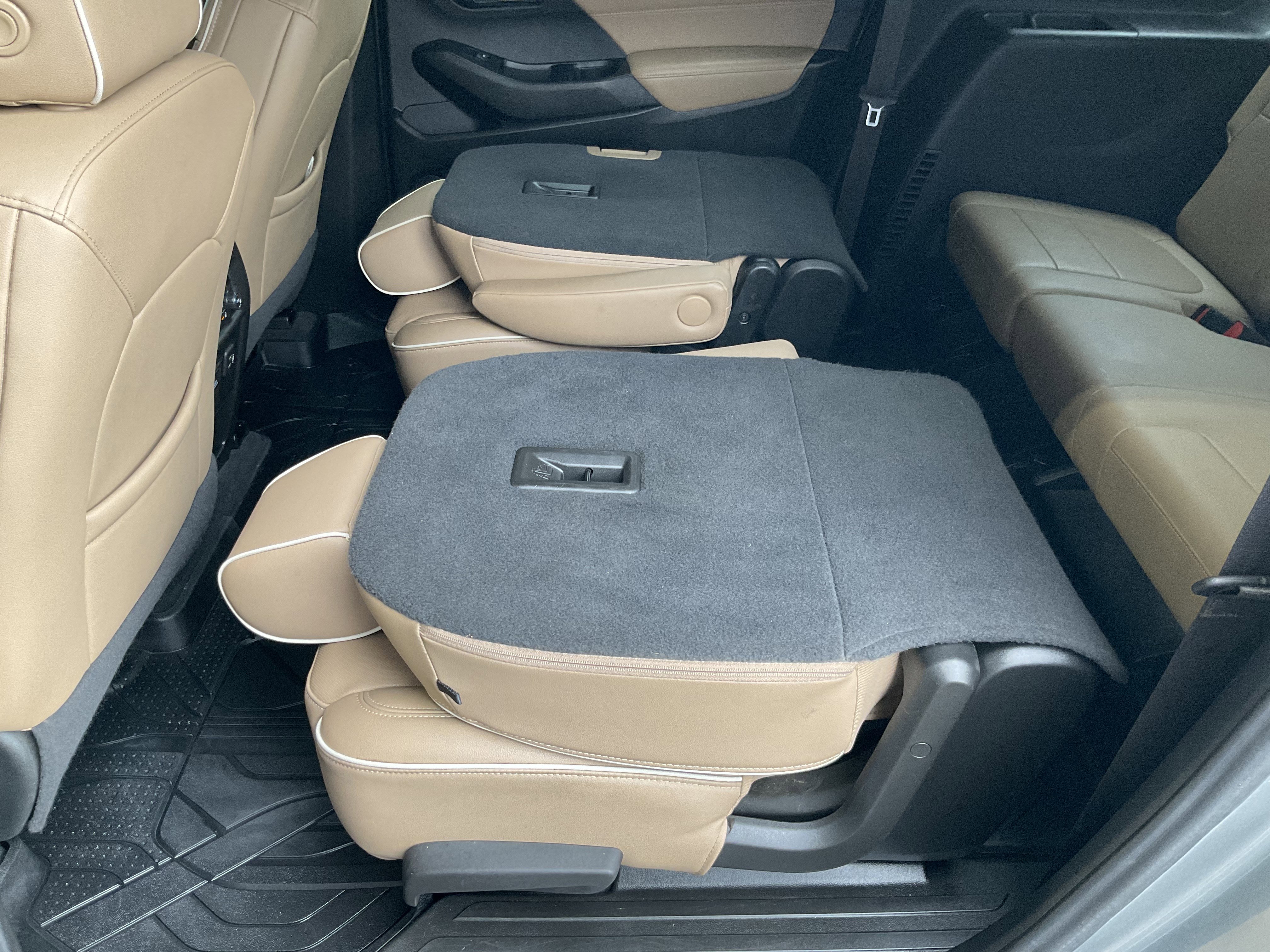 Used 2023 Chevrolet Traverse Premier image 46