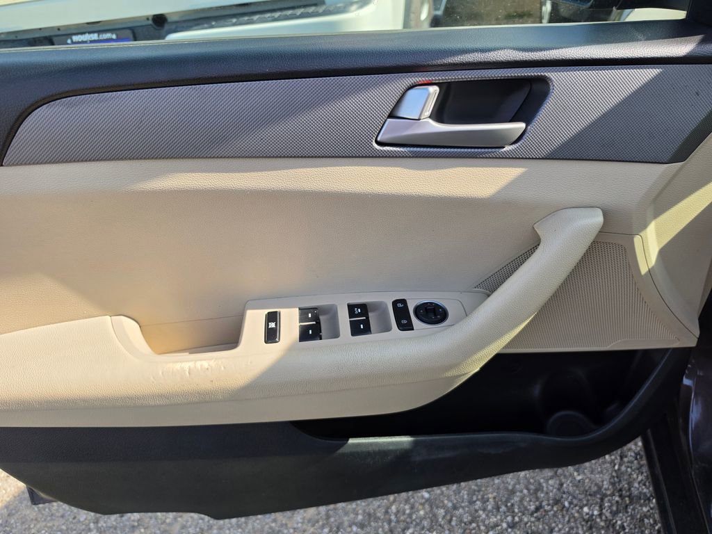 Used 2017 Hyundai Sonata SE FWD image 5
