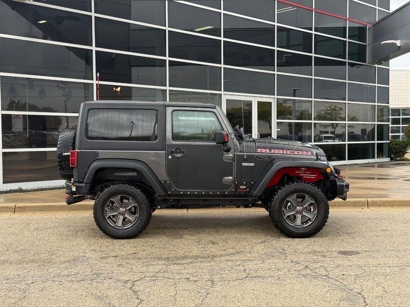 Used 2017 Jeep Wrangler Rubicon image 2