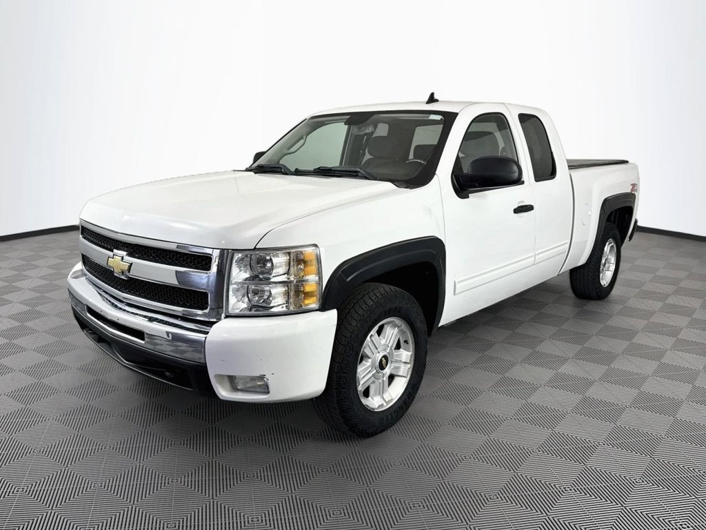 Used 2011 Chevrolet Silverado 1500 LT AWD/4WD image 3