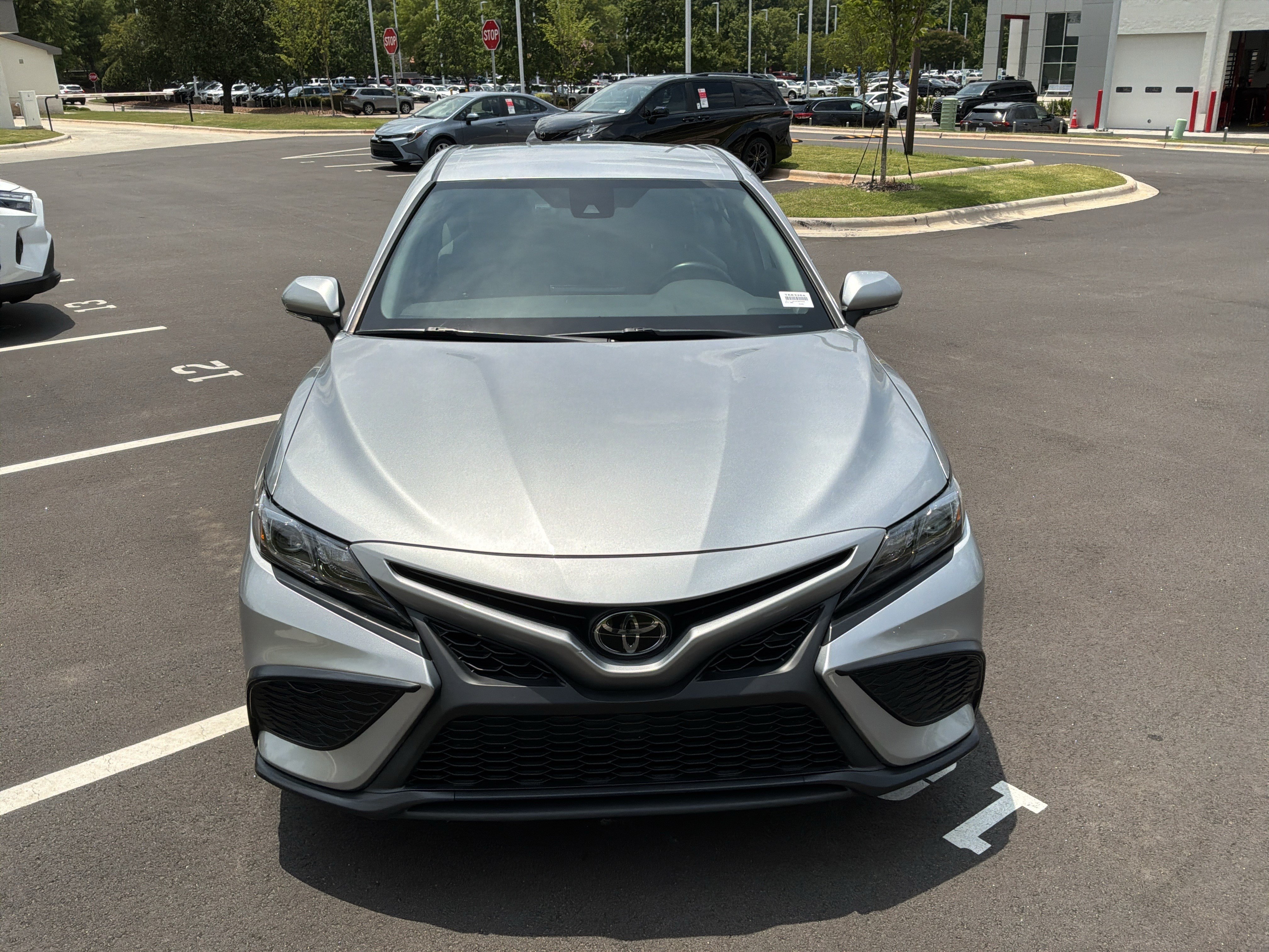 Used 2023 Toyota Camry SE w/ Convenience Package FWD image 3