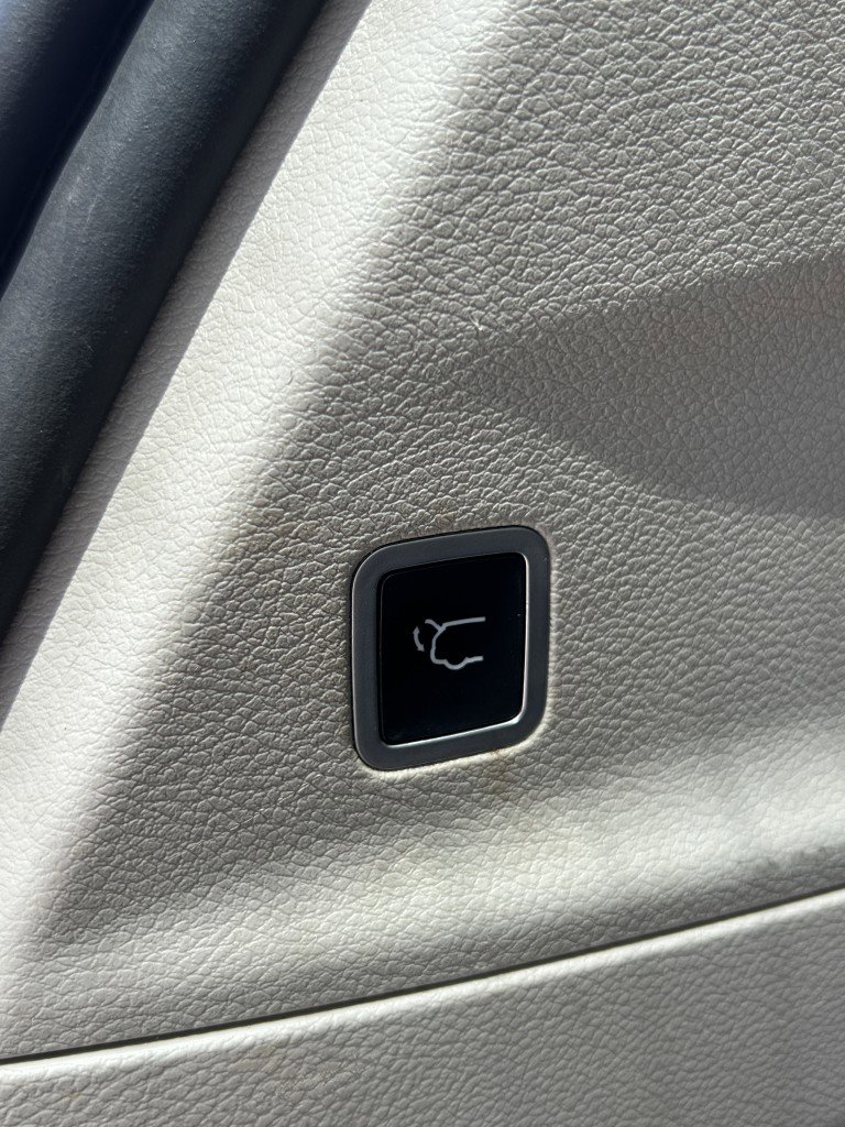 Used 2017 Chrysler Pacifica Touring FWD image 23