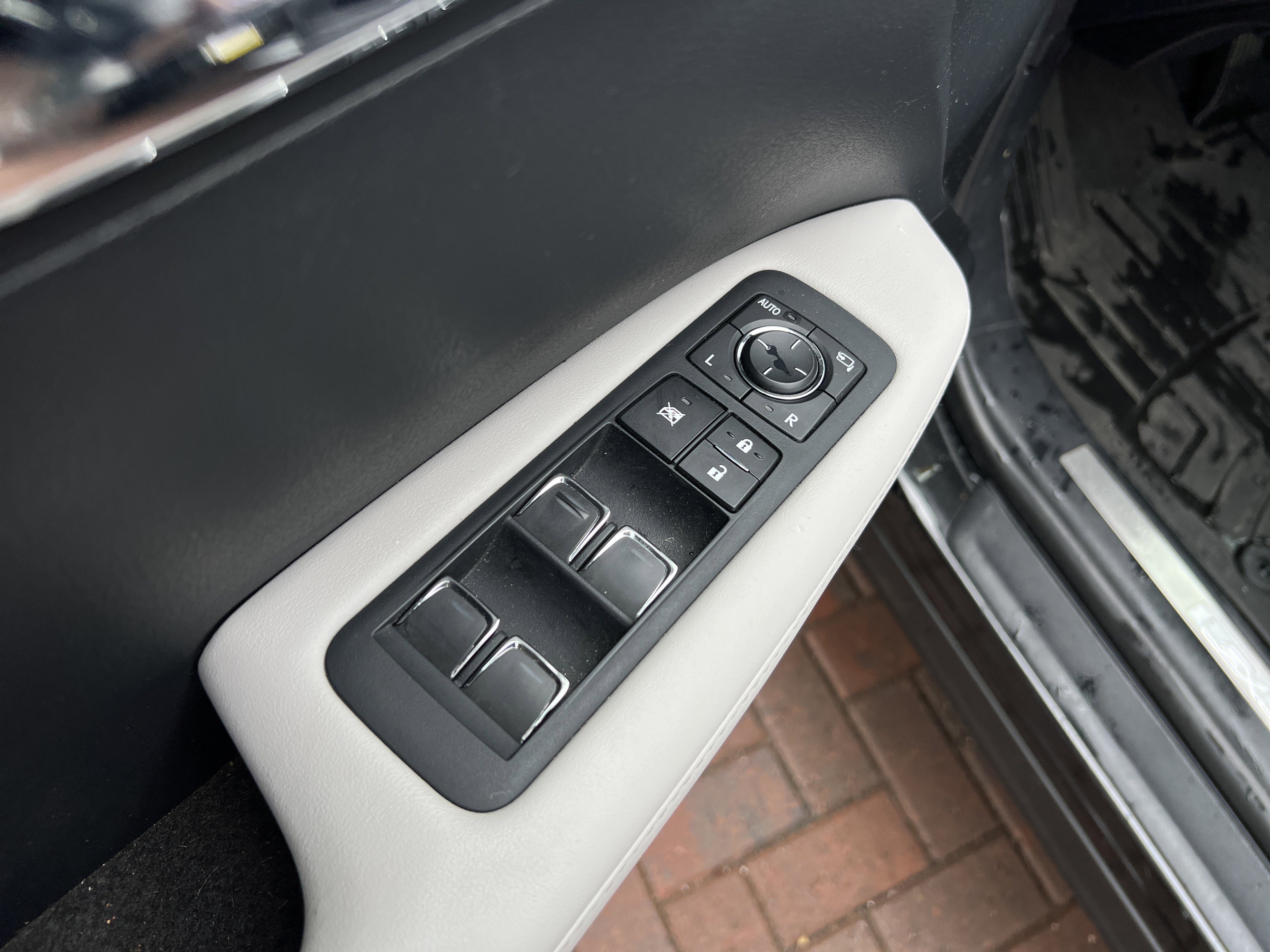 Used 2022 Lexus RX 350L Luxury w/ Accessory Package (Z1) FWD image 15