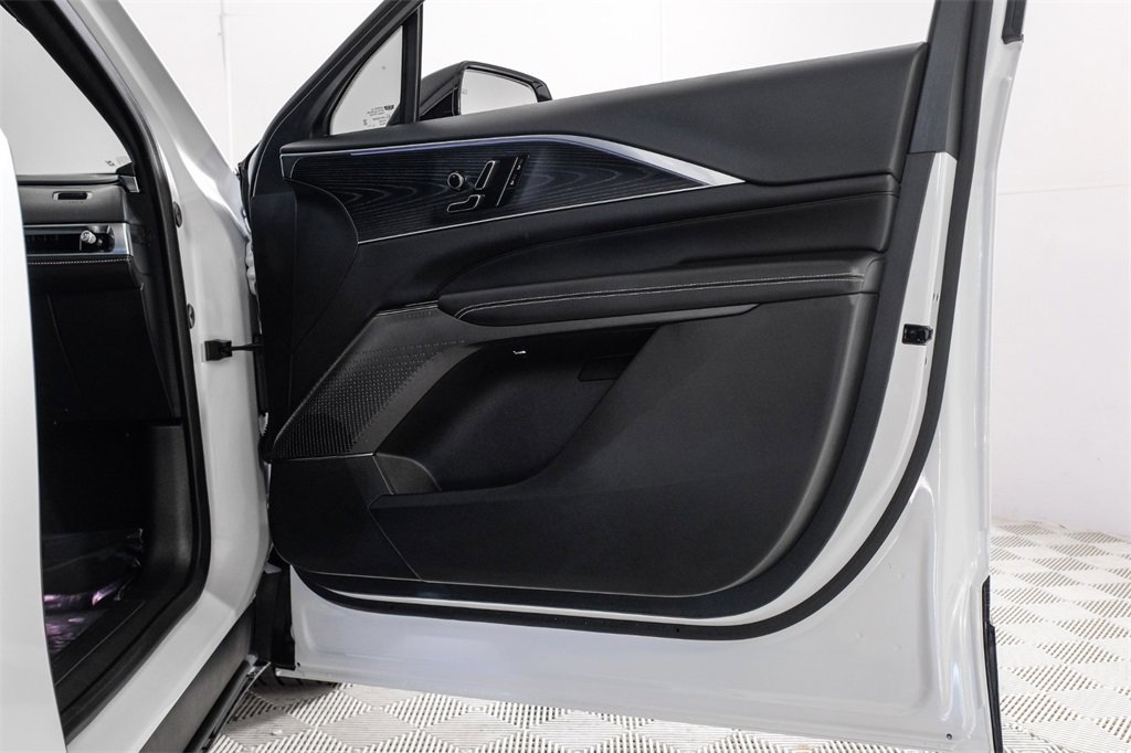 Used 2024 Cadillac Lyriq Luxury image 44