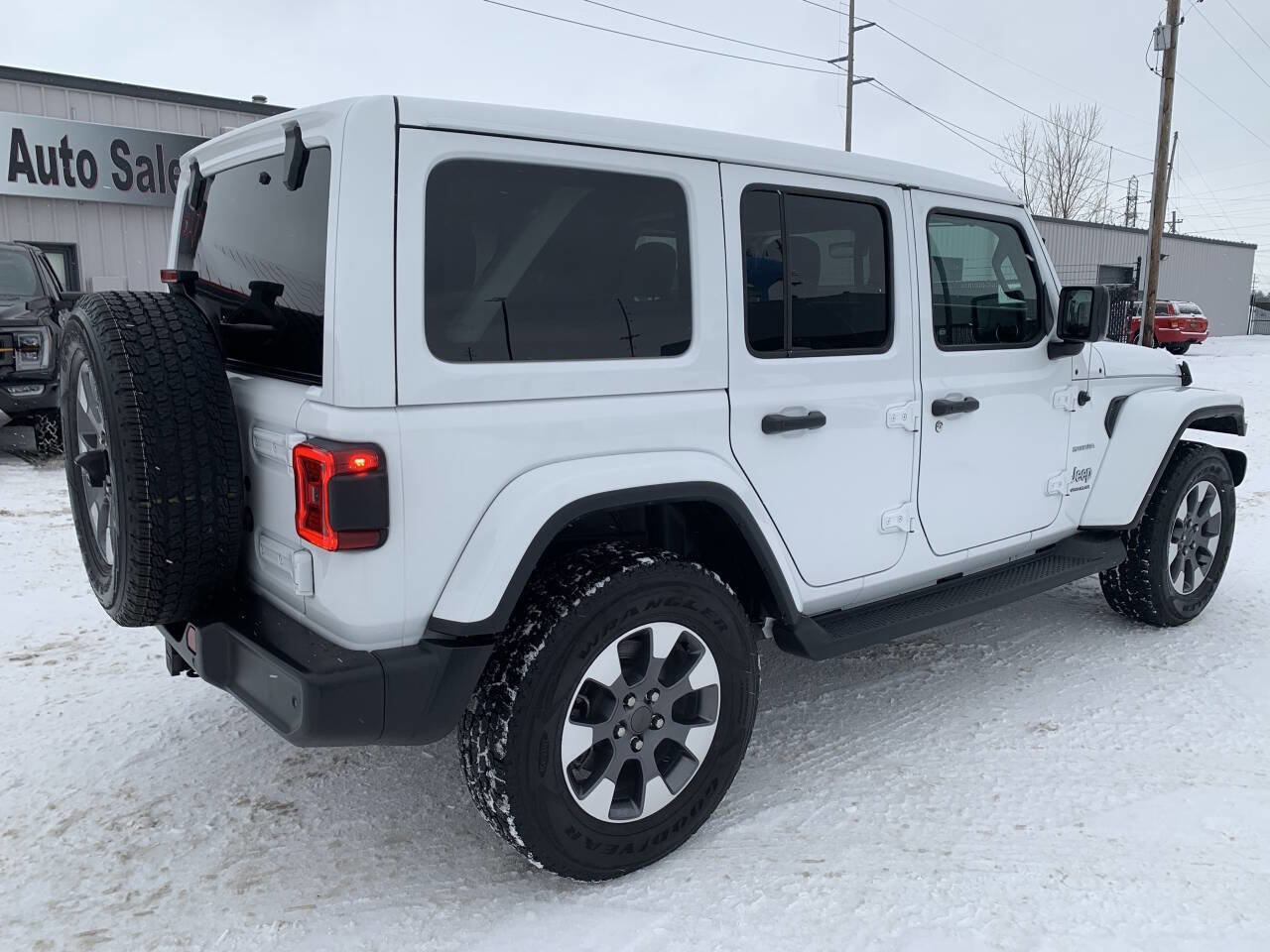 Used 2023 Jeep Wrangler Unlimited Sahara w/ LED Lighting Group image 8