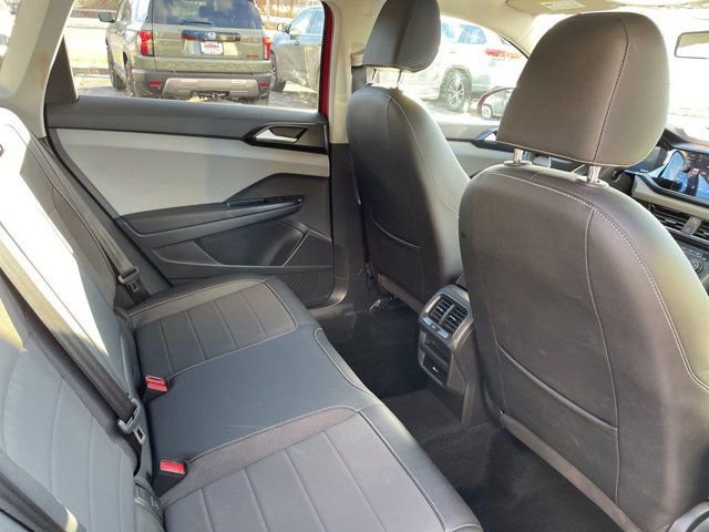 Used 2022 Volkswagen Taos SE image 12