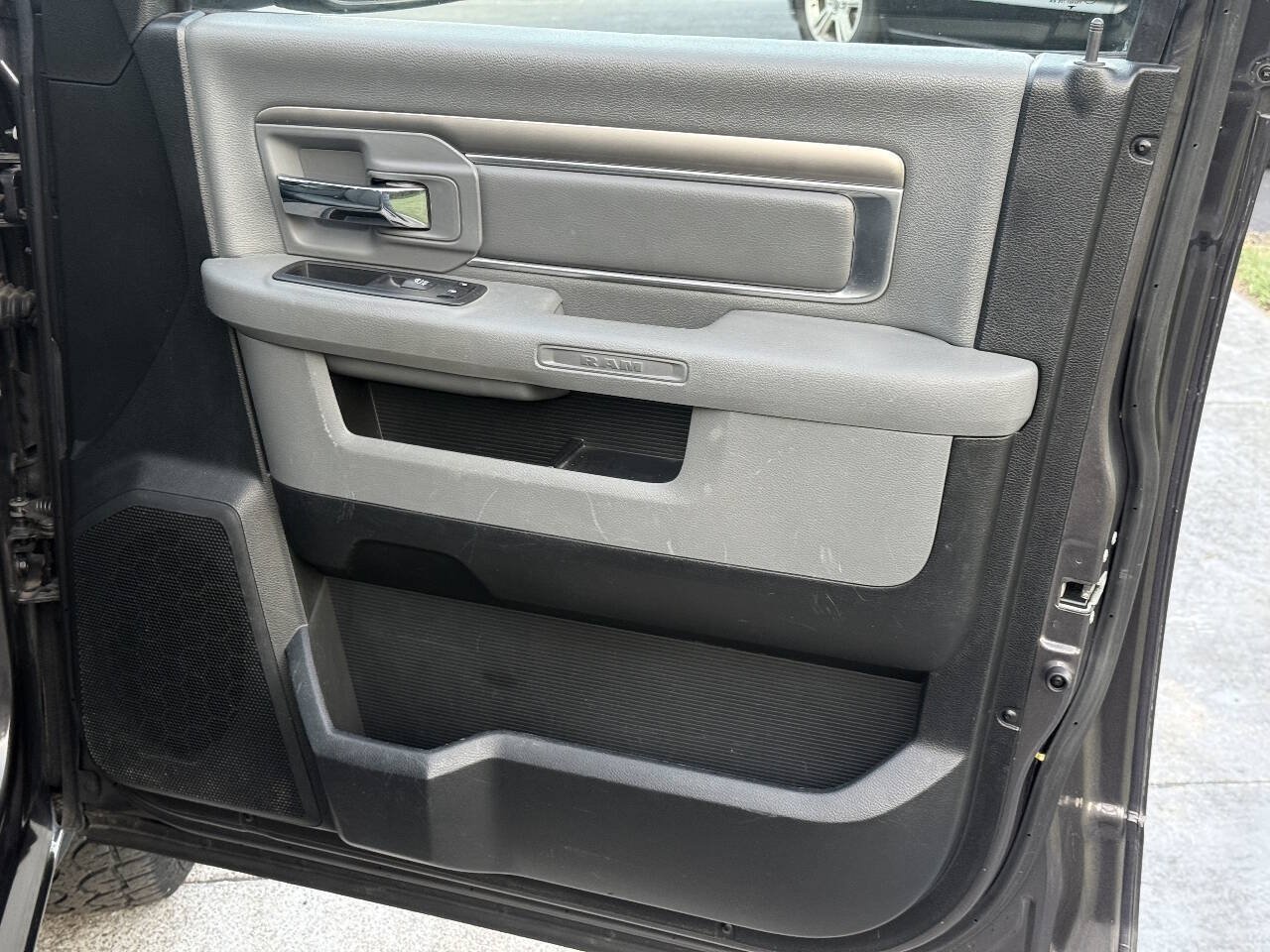 Used 2017 RAM 1500 Classic SLT AWD/4WD image 22