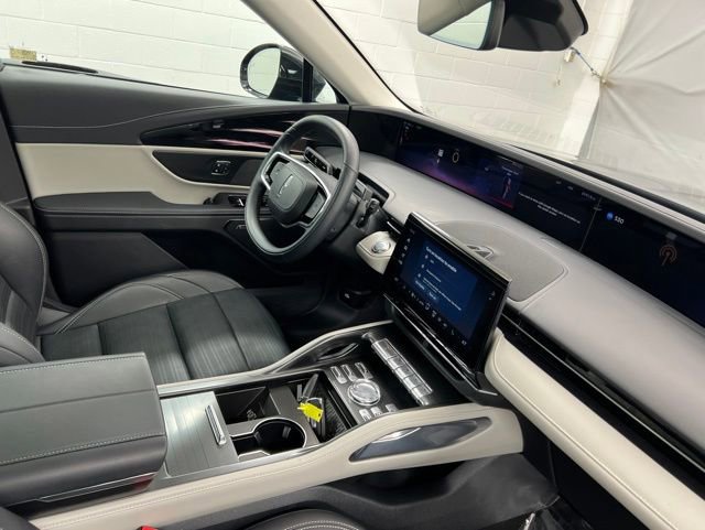 Certified 2025 Lincoln Nautilus Reserve AWD/4WD image 27