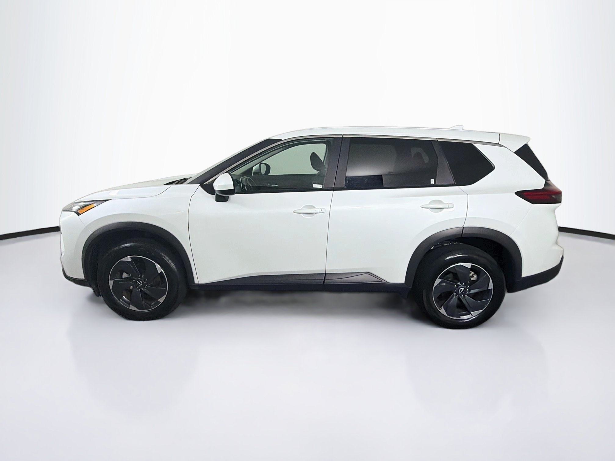 Used 2025 Nissan Rogue SV AWD/4WD image 4