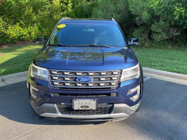 Used 2017 Ford Explorer XLT AWD/4WD image 2
