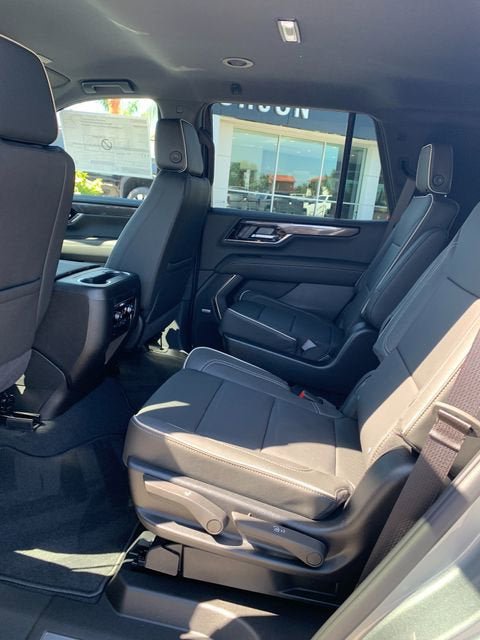 New 2026 GMC Yukon Elevation w/ LPO, Elevation Black Package AWD/4WD image 16