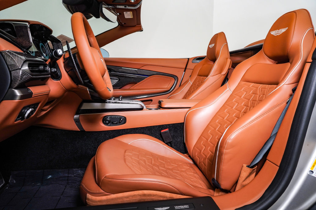 Used 2026 Aston Martin Vanquish Convertible RWD image 24