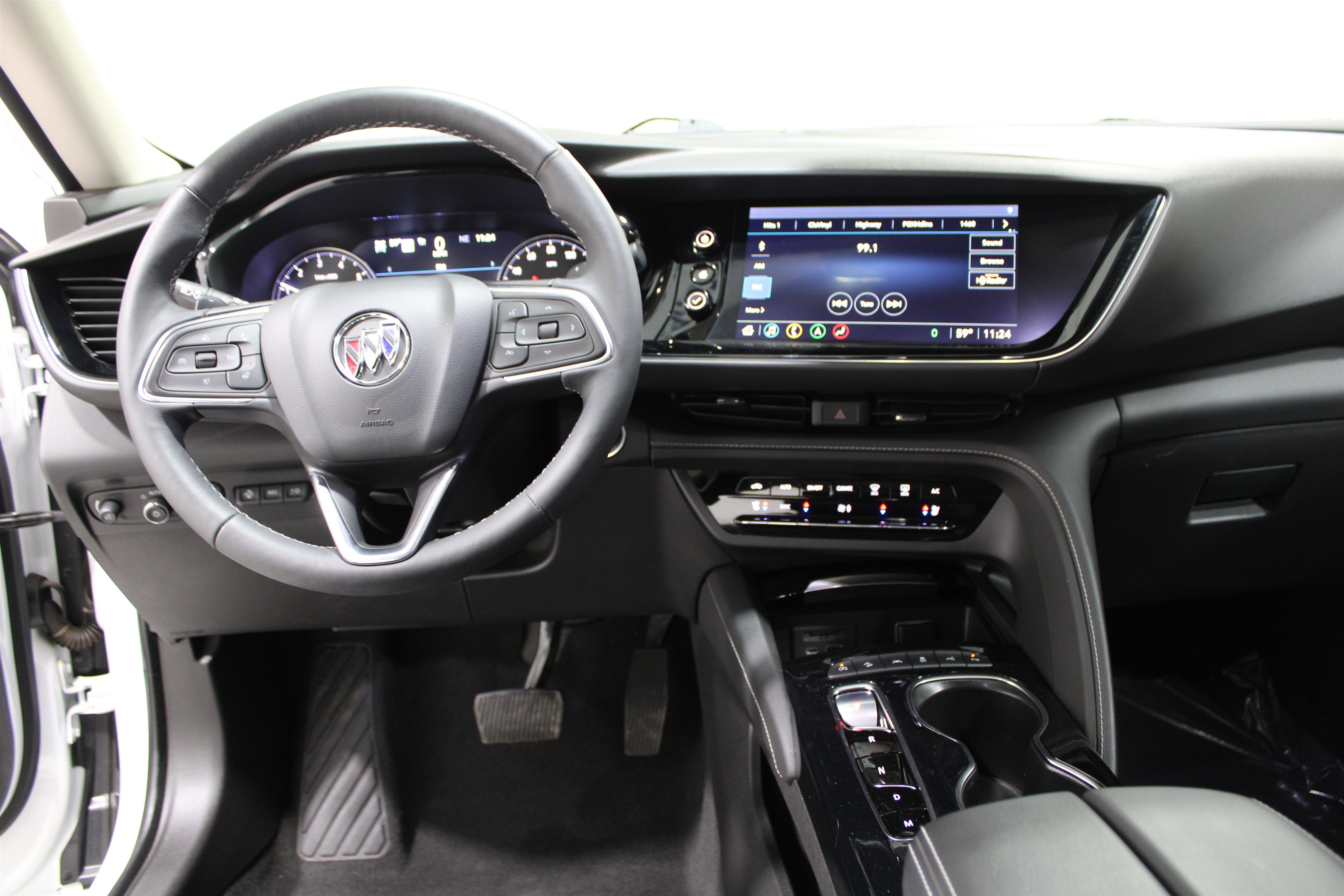 Used 2021 Buick Envision Avenir w/ Technology Package II image 2