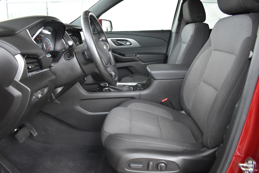 Used 2023 Chevrolet Traverse LT FWD image 4