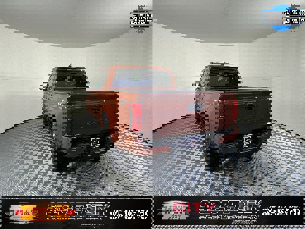 Used 2025 Toyota Tacoma TRD Sport w/ TRD Sport Premium Package image 5