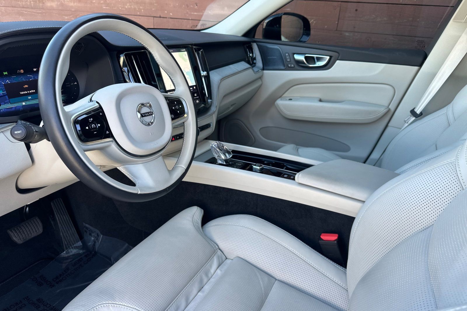 Certified 2025 Volvo XC60 T8 Ultra w/ Protection Package Premier image 14