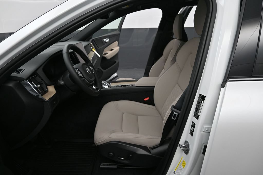 New 2026 Volvo XC60 B5 Plus w/ Climate Package PRO AWD/4WD image 10
