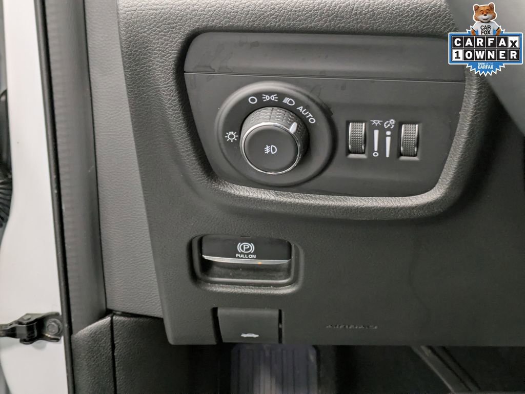 Used 2022 Jeep Grand Cherokee Overland w/ Luxury Tech Group IV AWD/4WD image 21