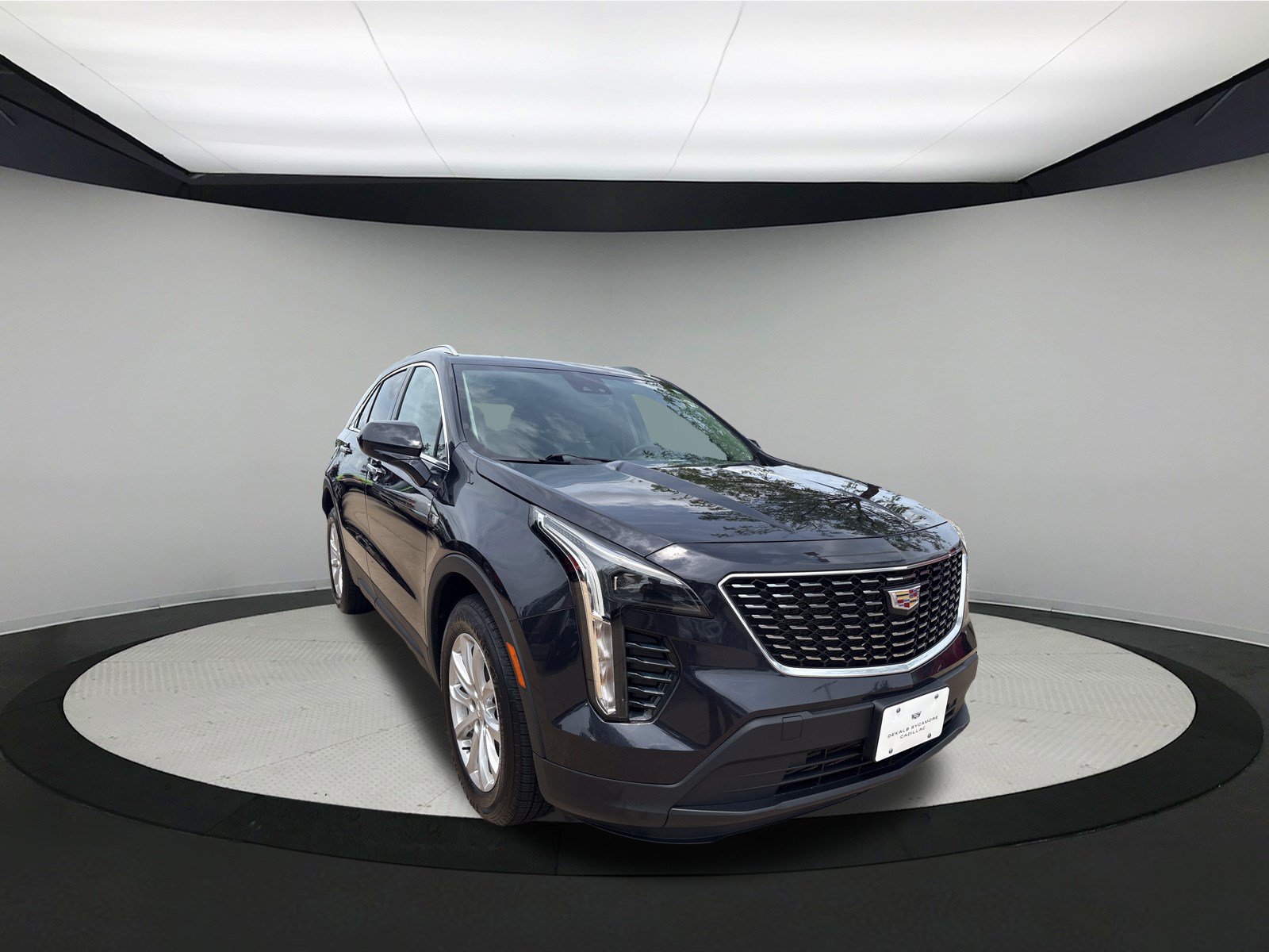 Used 2022 Cadillac XT4 Luxury w/ Cold Weather Package AWD/4WD image 1