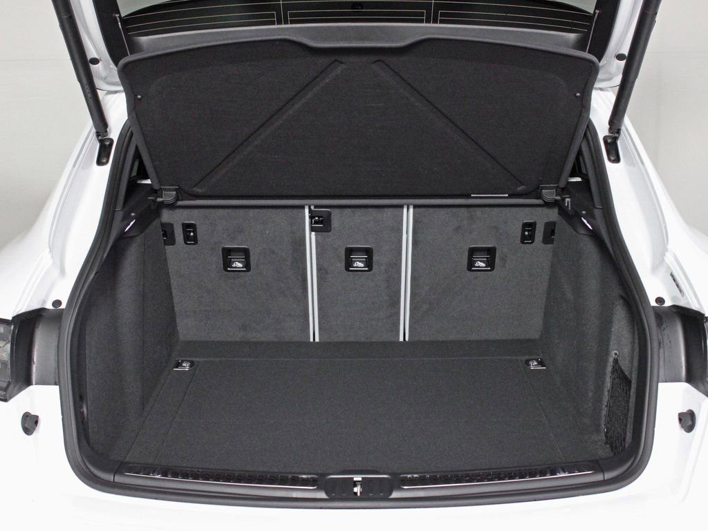 Certified 2025 Porsche Macan image 13