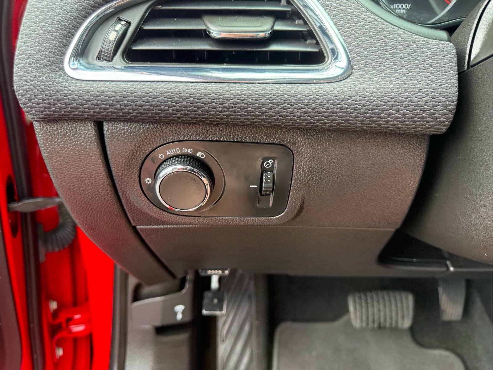 Used 2019 Chevrolet Cruze LS FWD image 19