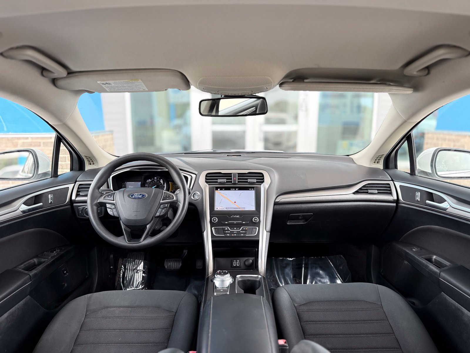 Used 2019 Ford Fusion SE FWD image 2