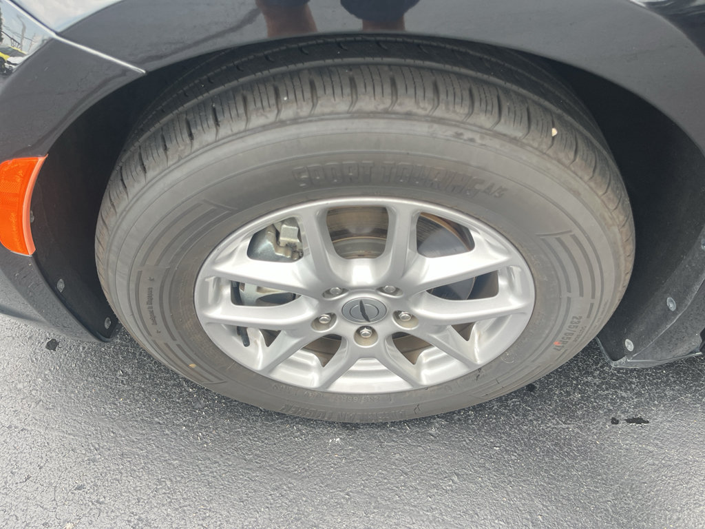 Used 2024 Chrysler Pacifica Touring-L FWD image 53