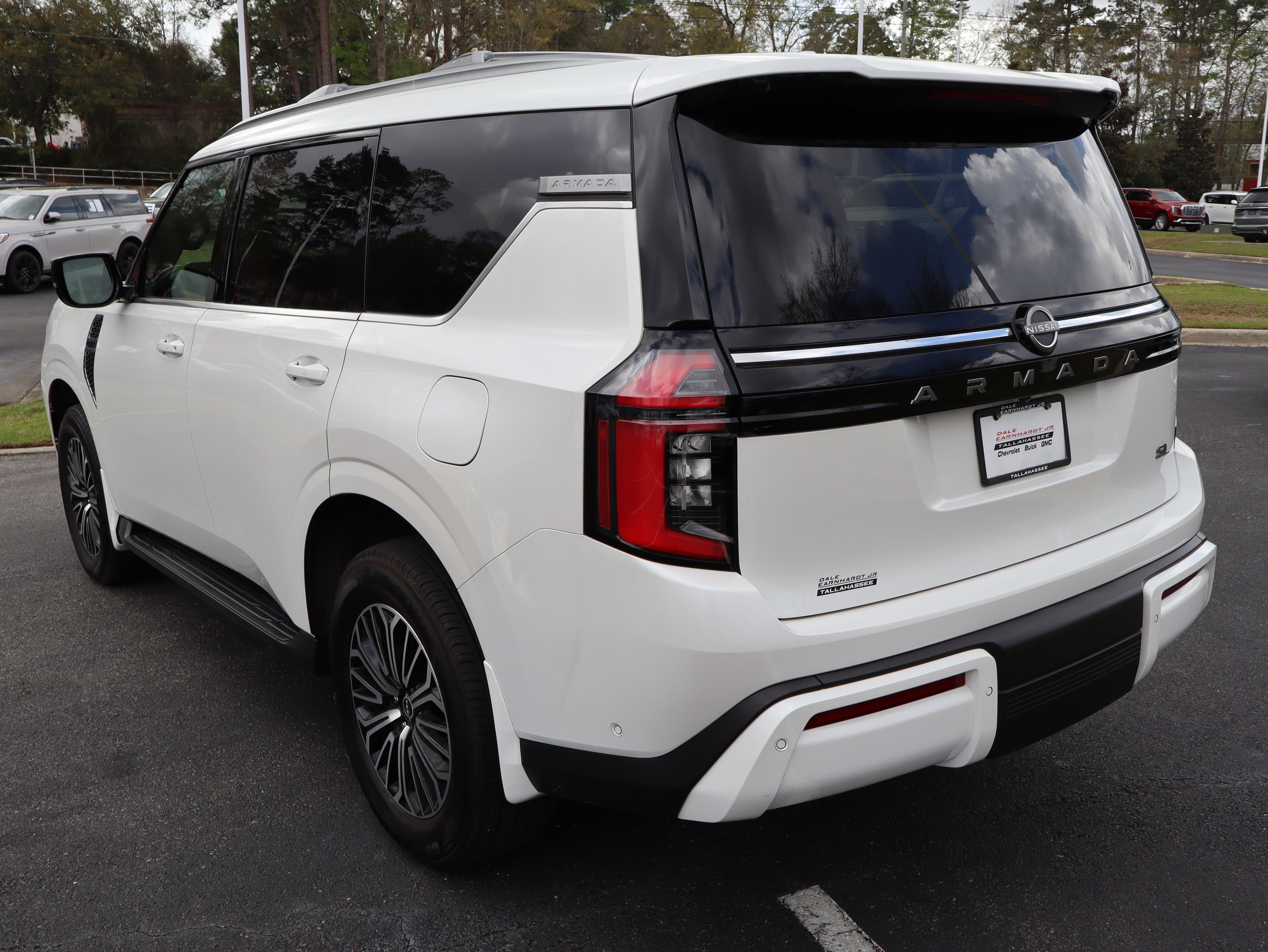 Used 2025 Nissan Armada SL w/ Captain's Chari Seat Package image 19