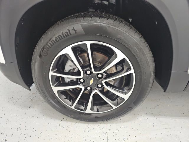 Used 2024 Chevrolet TrailBlazer LT w/ Driver Confidence Package image 9