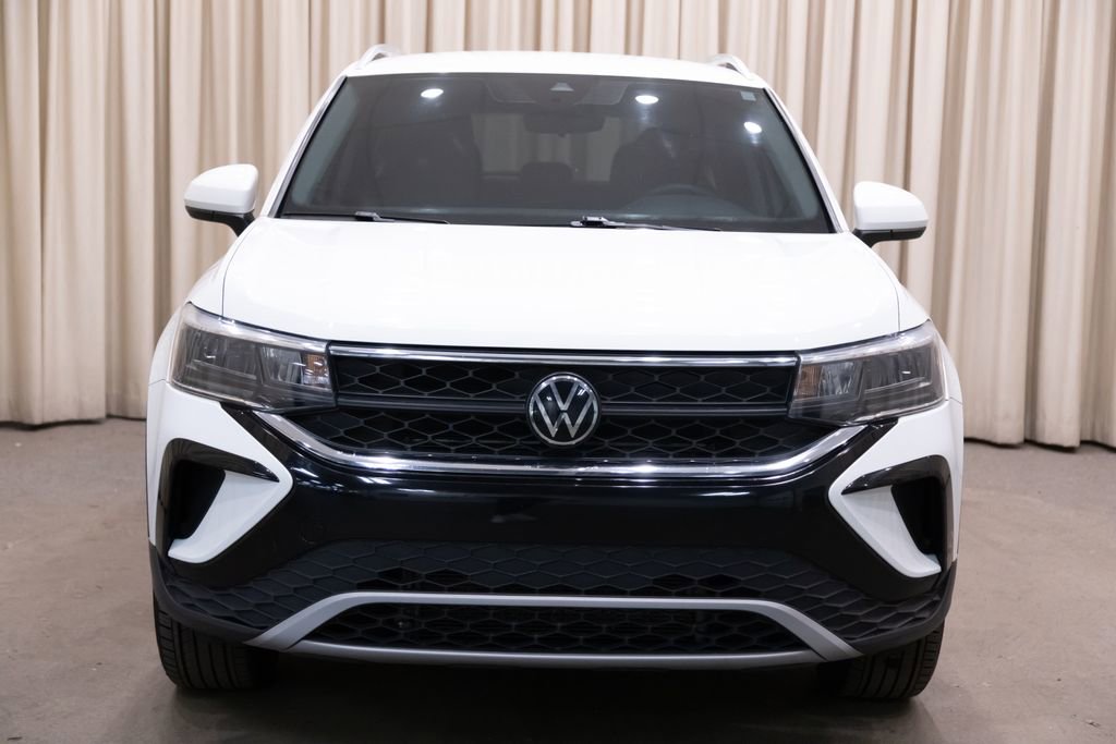 Used 2023 Volkswagen Taos SE image 3