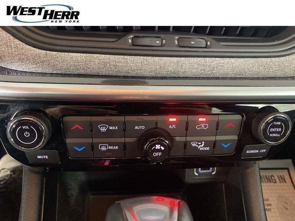 Used 2023 Jeep Compass Latitude w/ Convenience Group AWD/4WD image 32