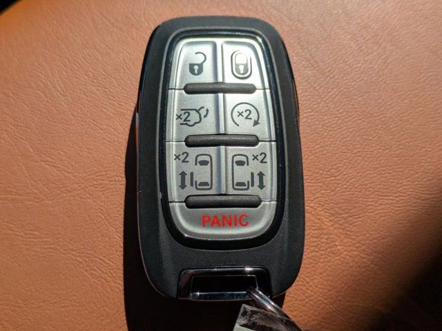 New 2026 Chrysler Pacifica Pinnacle FWD image 25