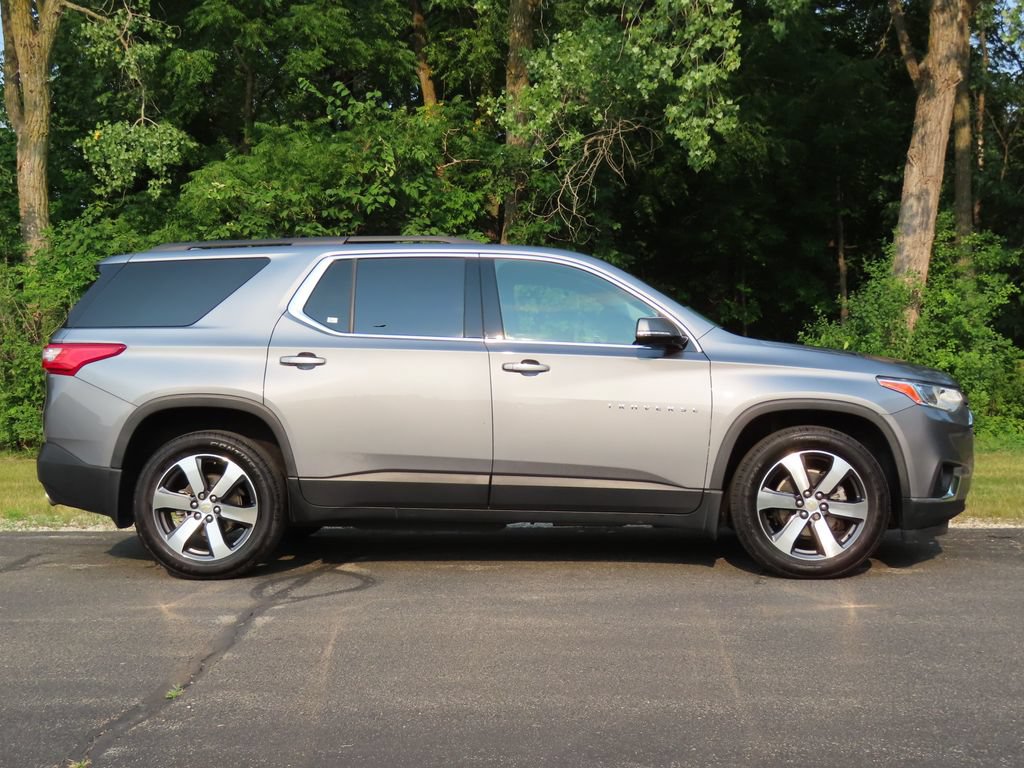 Certified 2021 Chevrolet Traverse LT w/ LT Premium Package AWD/4WD image 2