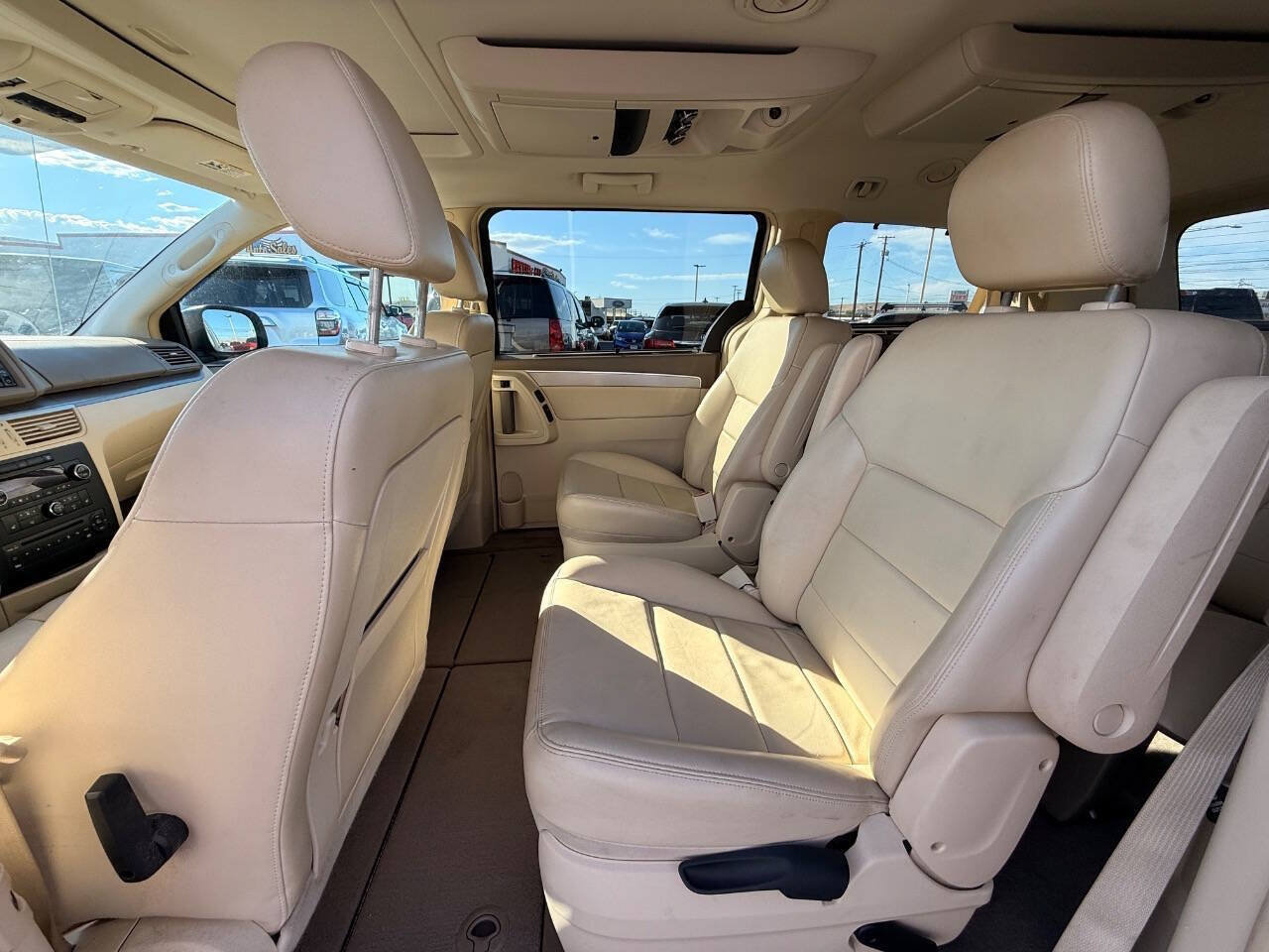 Used 2009 Volkswagen Routan SEL FWD image 11