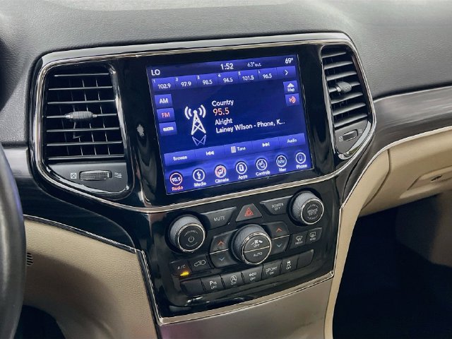 Used 2019 Jeep Grand Cherokee Limited AWD/4WD image 17