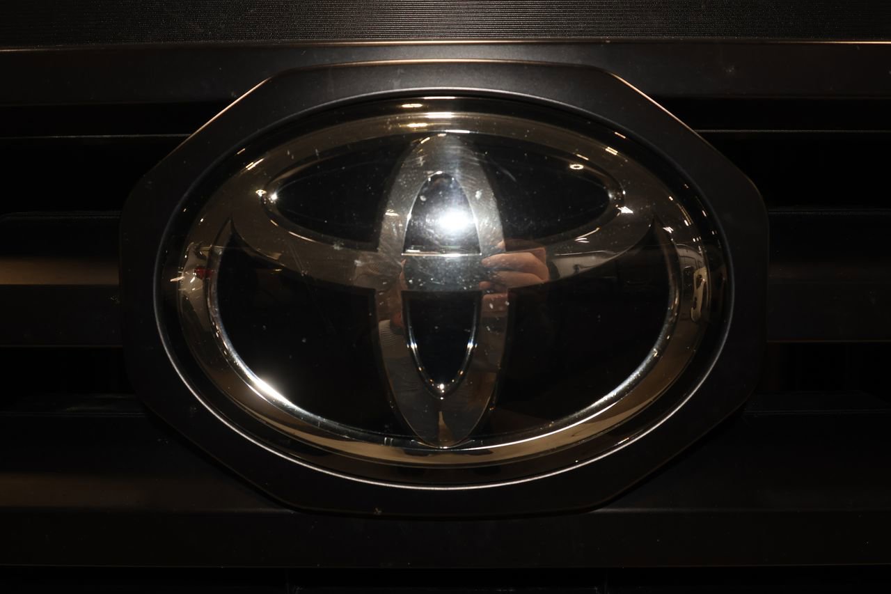 Used 2023 Toyota Tacoma SR image 34