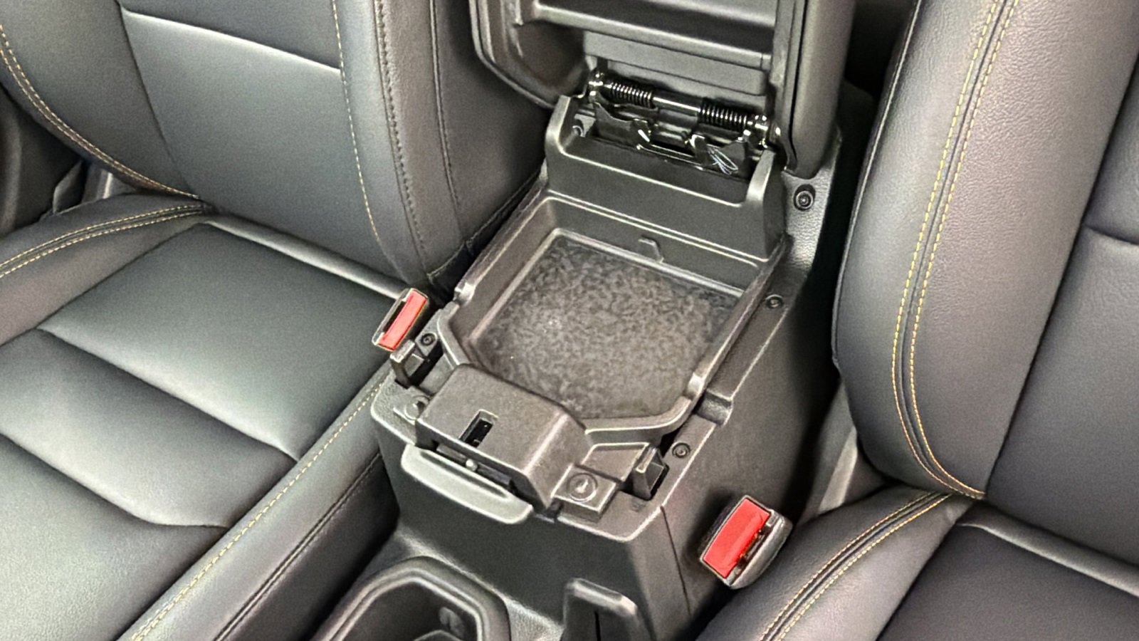 Used 2024 Jeep Wrangler Unlimited Sahara w/ Technology Group image 26