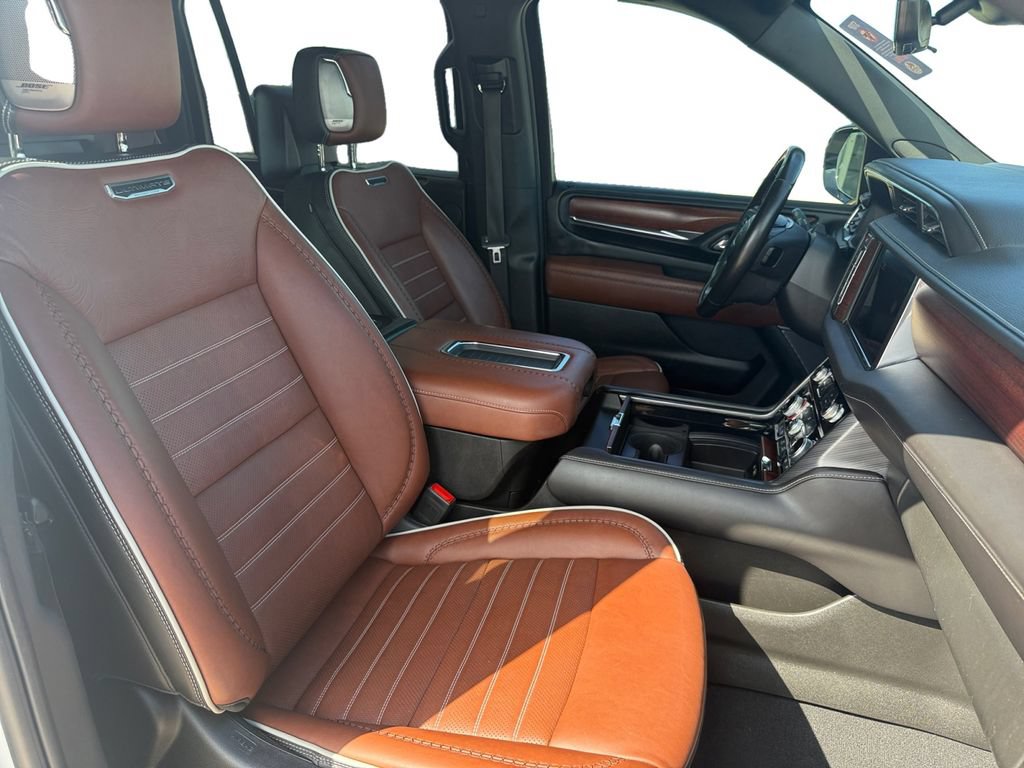 Used 2023 GMC Yukon XL Denali Ultimate AWD/4WD image 16