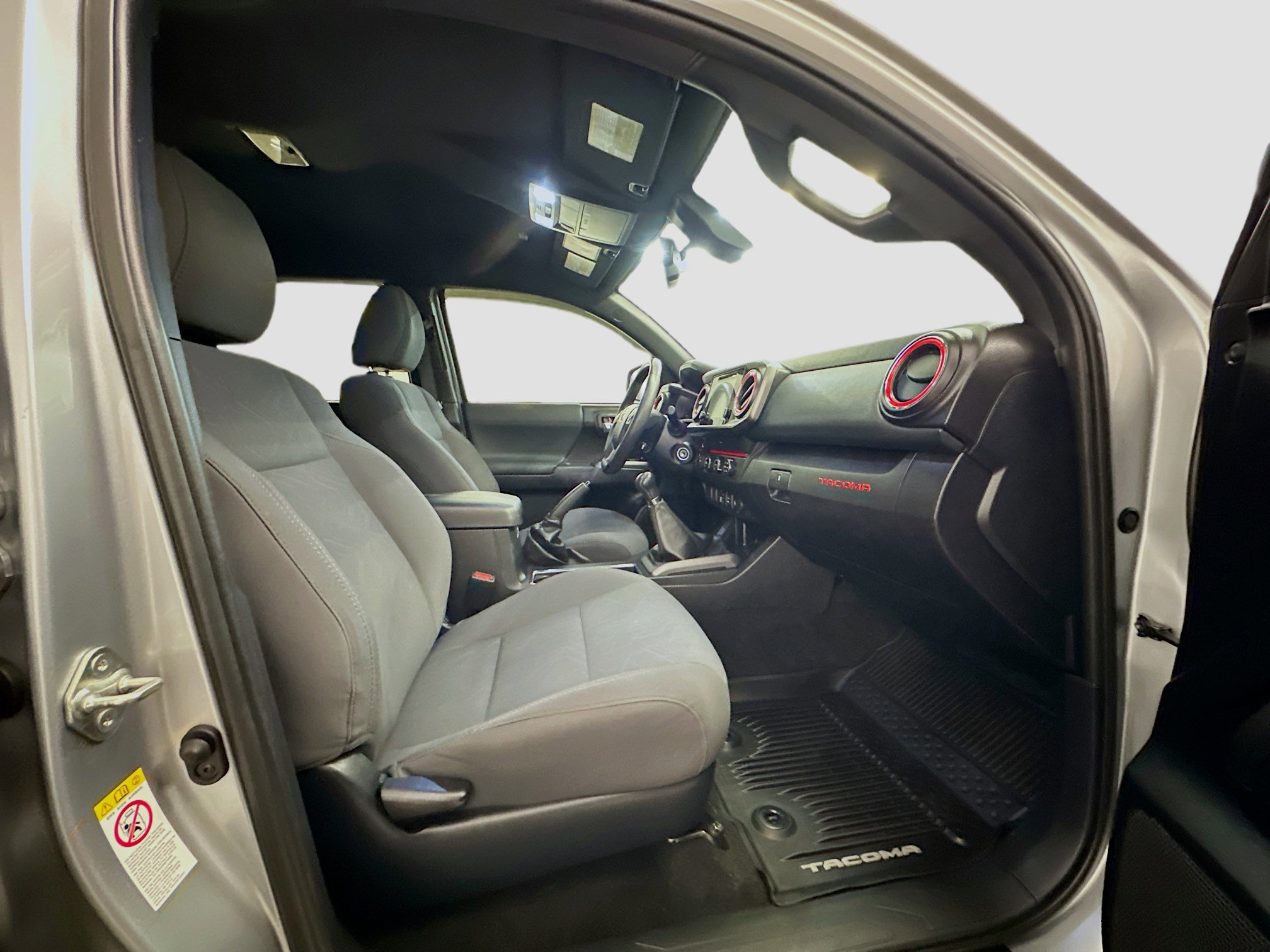 Used 2019 Toyota Tacoma TRD Sport image 32