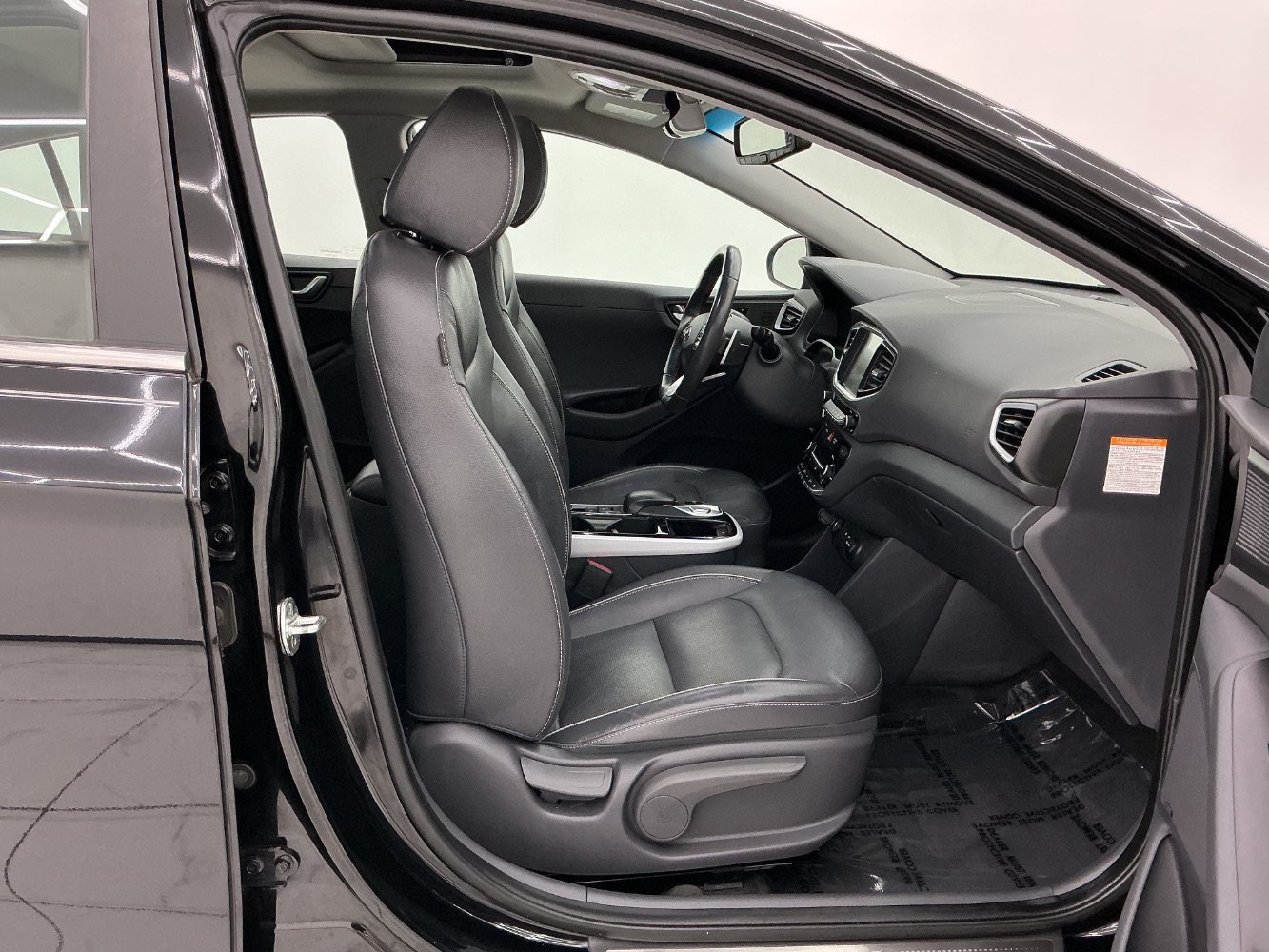 Used 2019 Hyundai Ioniq Limited FWD image 15
