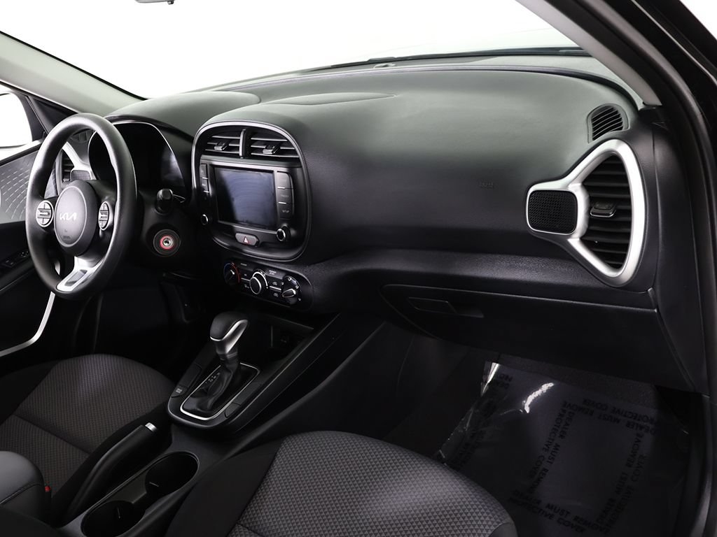 Used 2025 Kia Soul LX w/ LX Technology Package FWD image 26